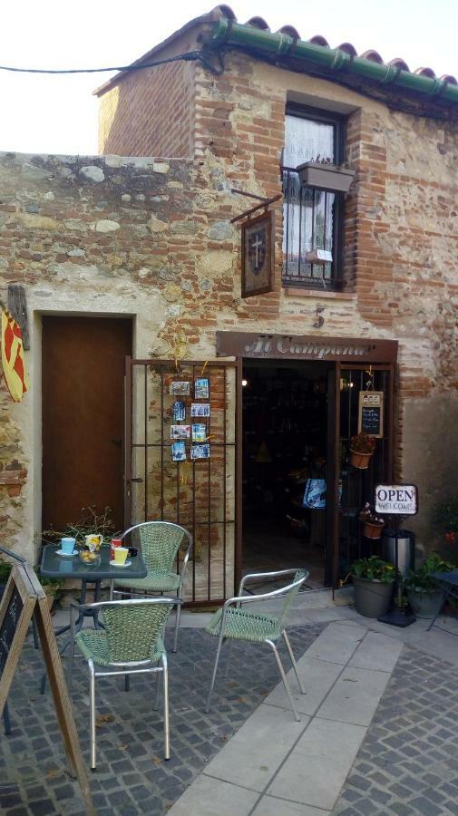 Maison Au Pied De La Cathedrale Elne Exterior photo