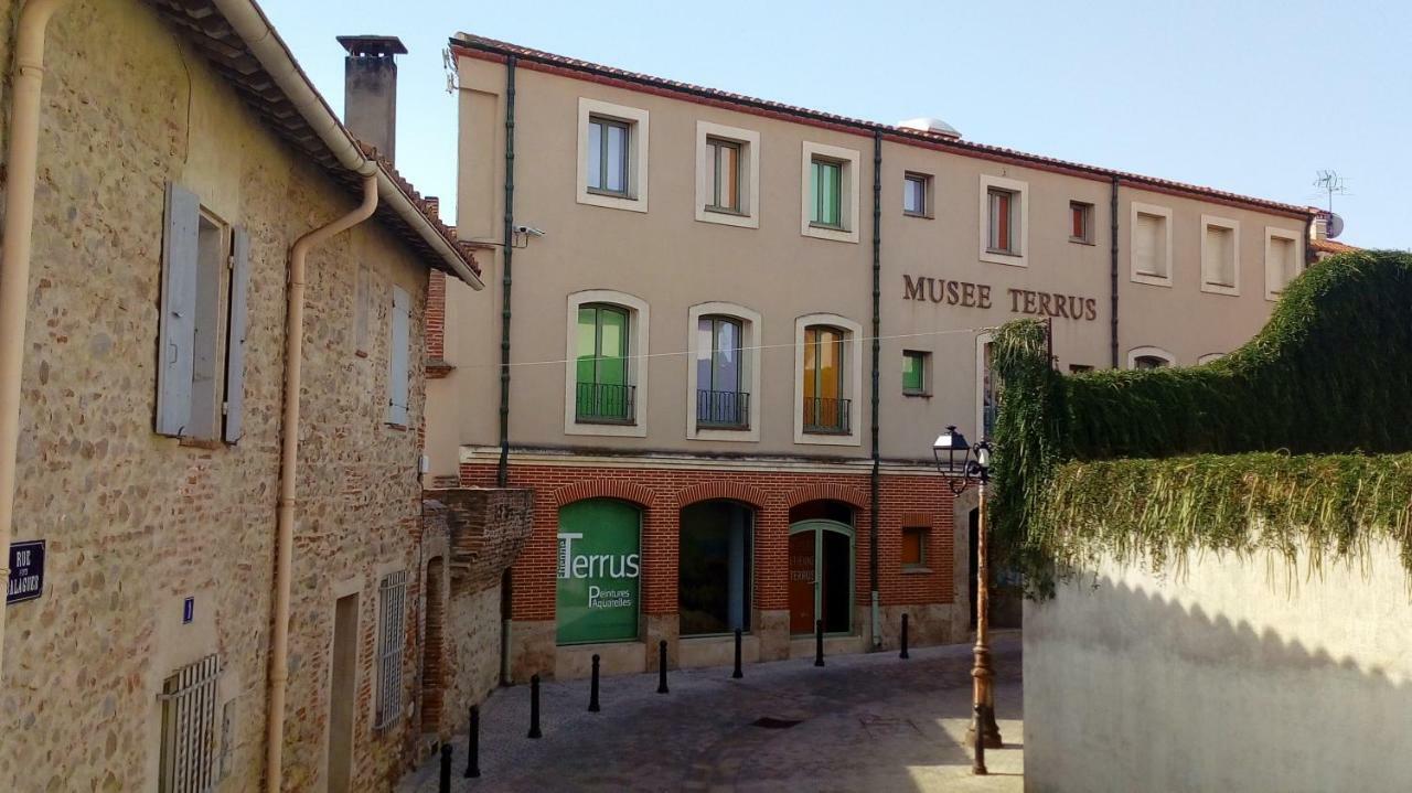 Maison Au Pied De La Cathedrale Elne Exterior photo